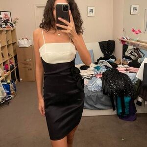 Sophisticated Vintage Two-Tone Mini Dress with Spaghetti Straps